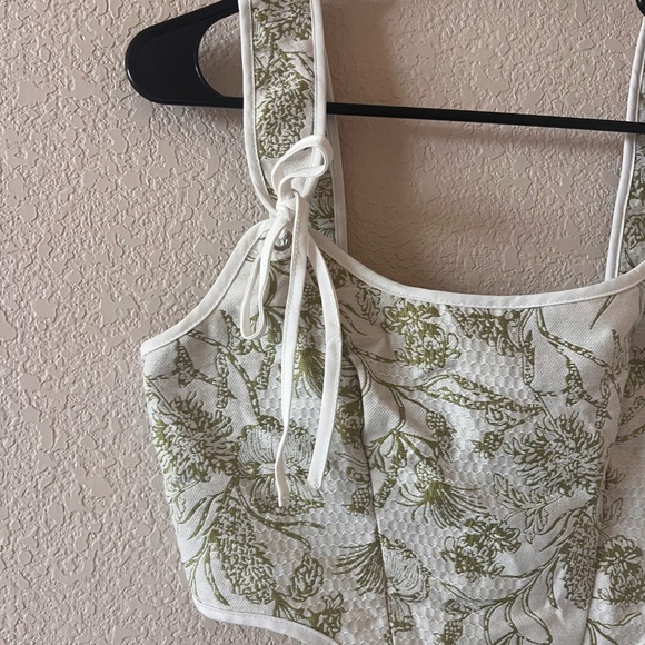 Brandy Melville Corset Cropped Tank Top with Embroidered Floral Details - Picture 4 of 7